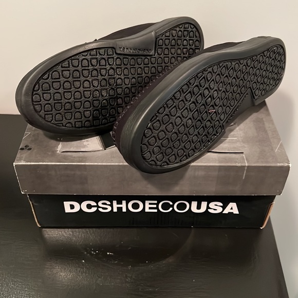 DC Scoundrel Slip On Casual Skate Shoe Slipons Lounge Flats Shoes - Picture 2 of 4